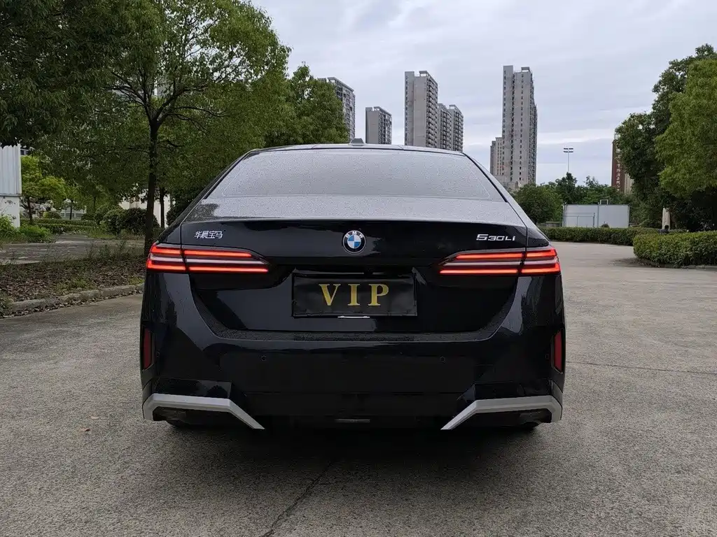 BMW 5 Series — миниатюра 8