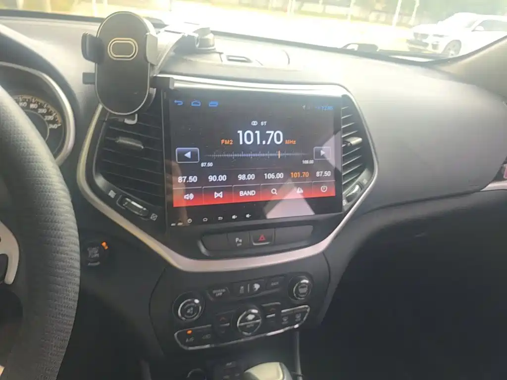 Jeep Cherokee — миниатюра 18
