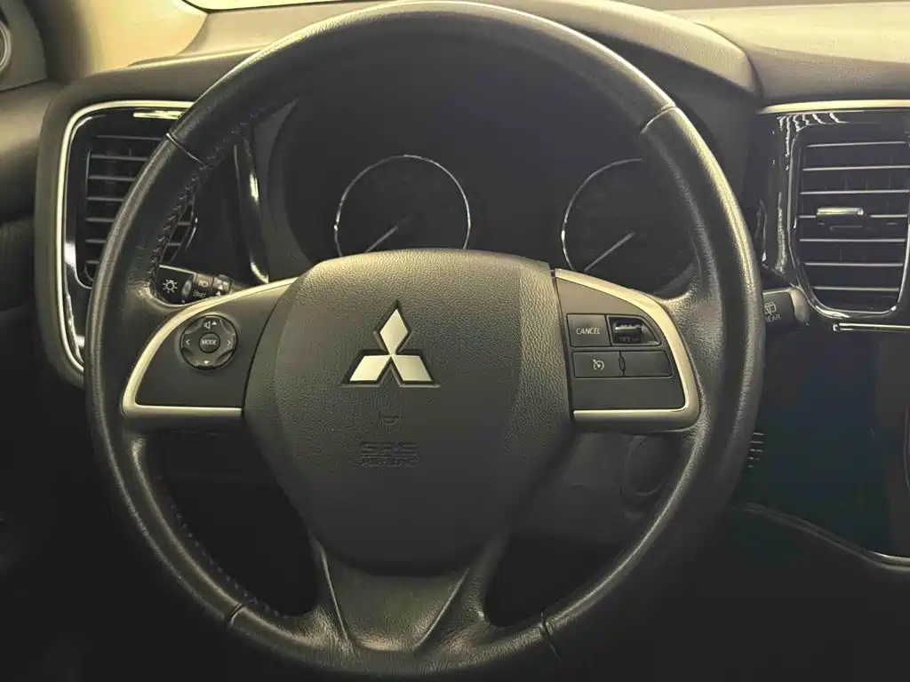Mitsubishi Outlander (Import) — миниатюра 7