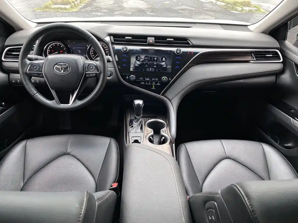 Toyota Camry — миниатюра 9