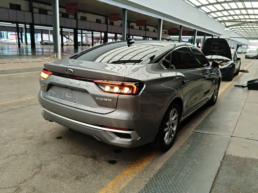 Ford Mondeo — миниатюра 7