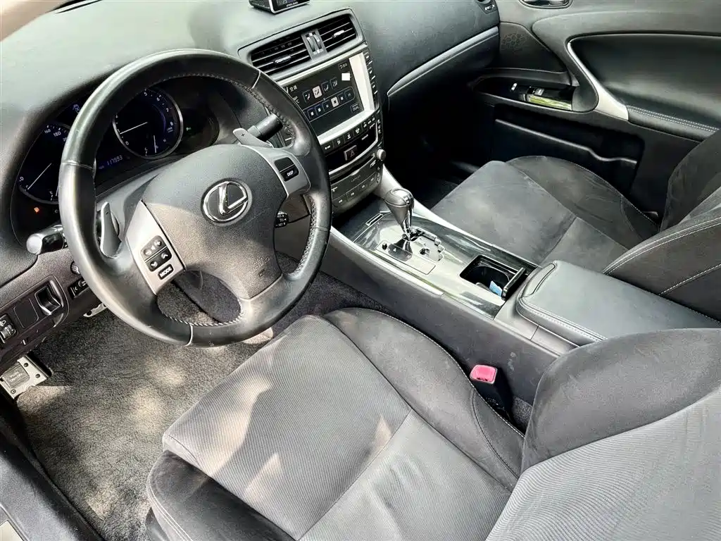 Lexus IS 2011 250