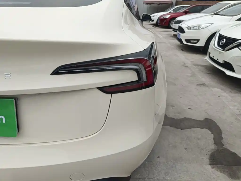 Tesla Model 3 — миниатюра 8