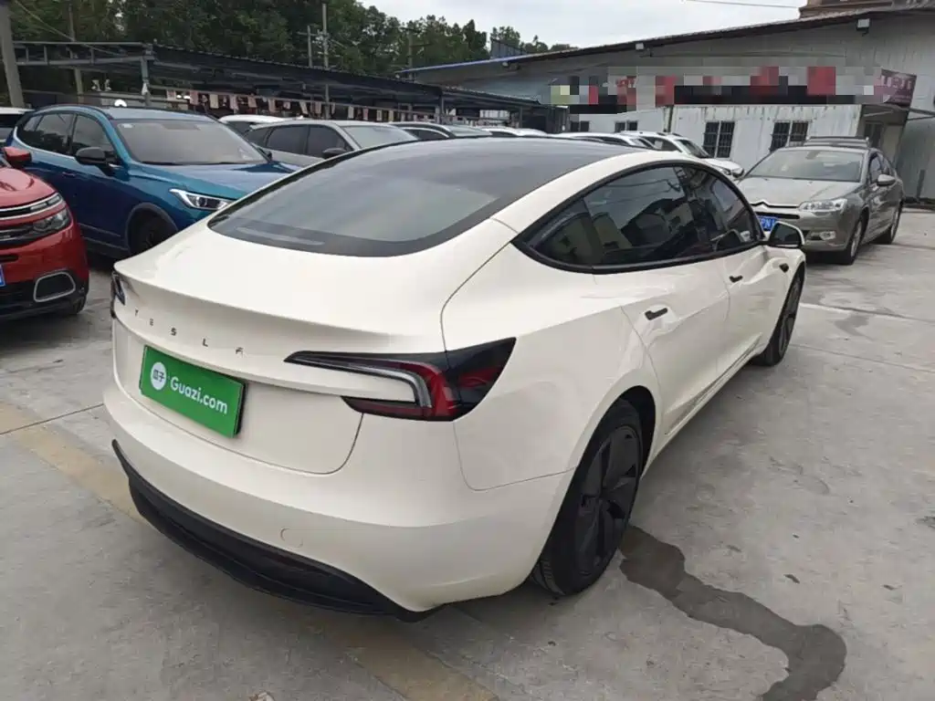 Tesla Model 3 — миниатюра 7