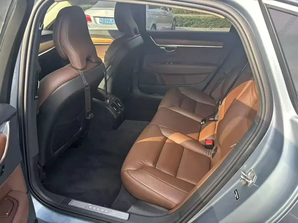 Volvo S90 — миниатюра 6