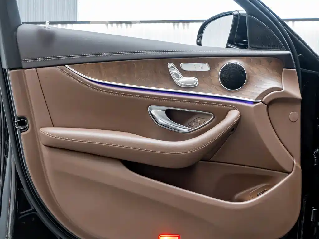 Mercedes-Benz E-Class 2023 — фото 21