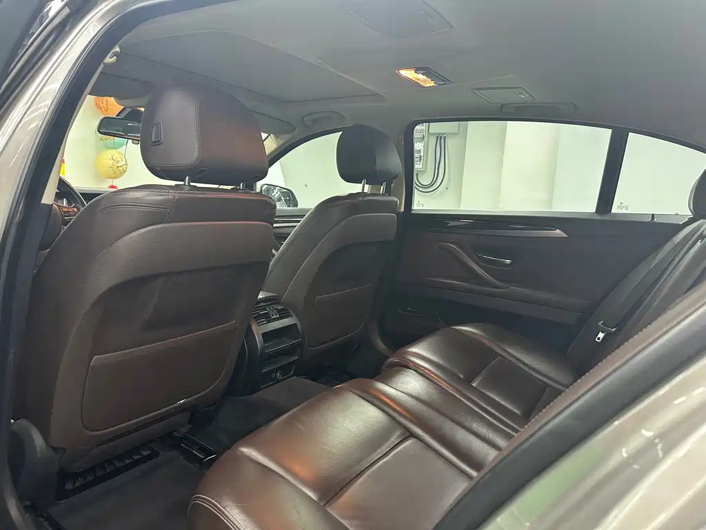 BMW 5 Series — миниатюра 18