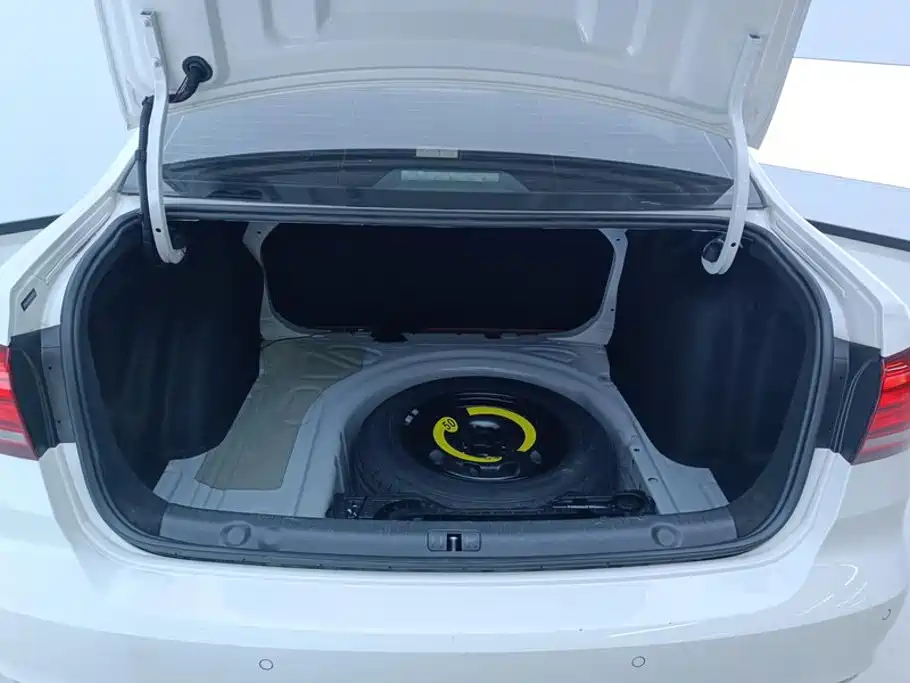 Volkswagen Lavida — миниатюра 4