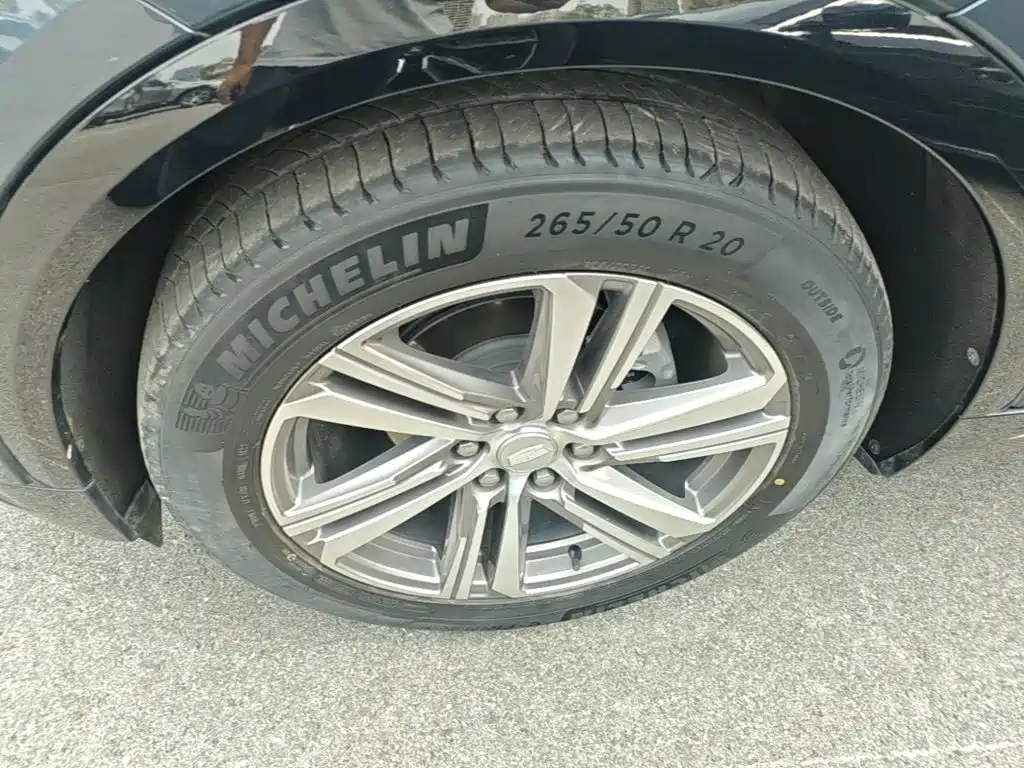 Cadillac Lyriq — миниатюра 23