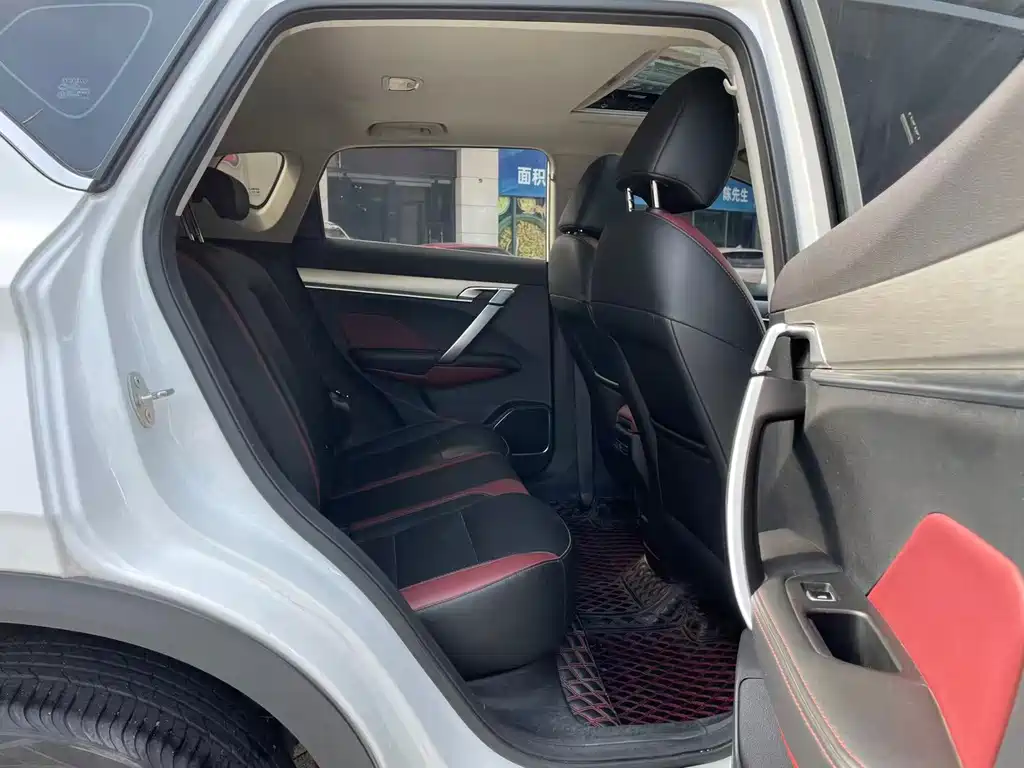 Geely Binyue — миниатюра 10