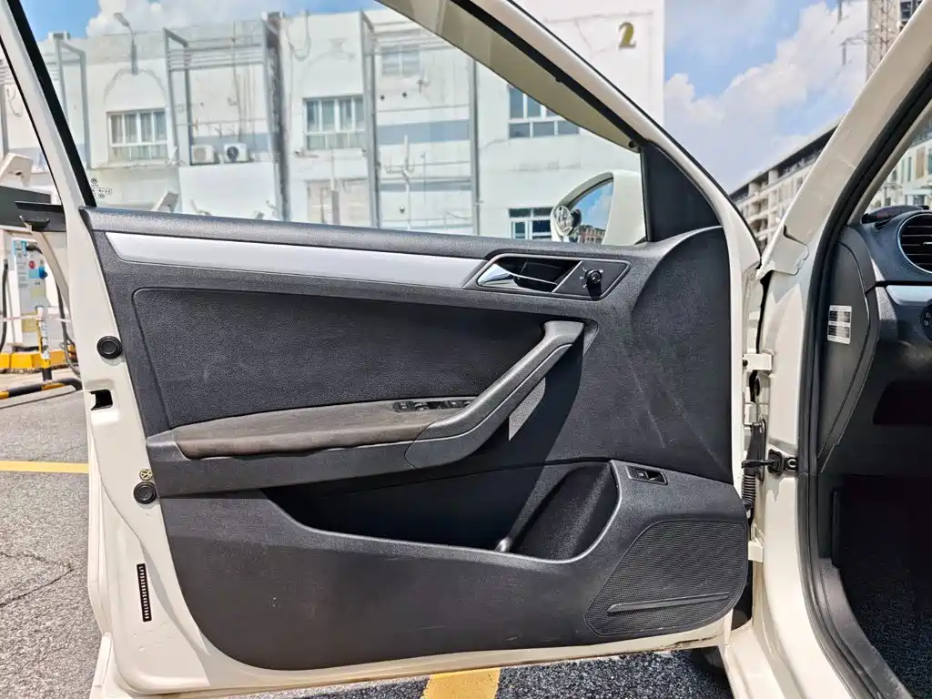 Volkswagen Jetta — миниатюра 21