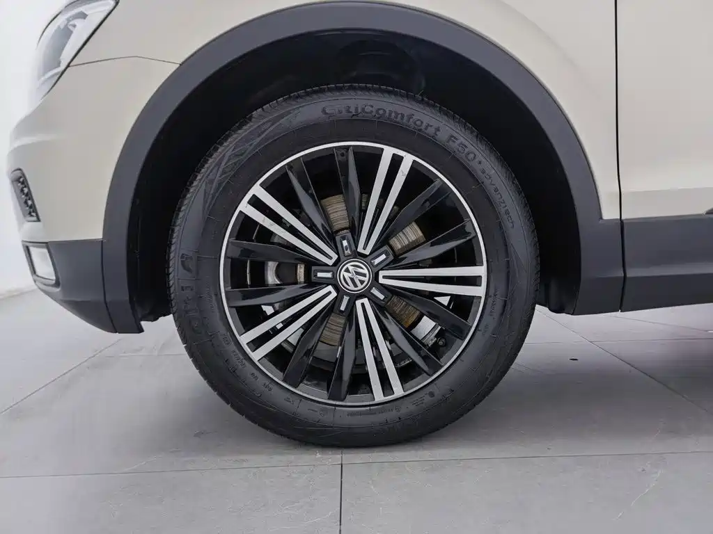 Volkswagen Tiguan L — миниатюра 17