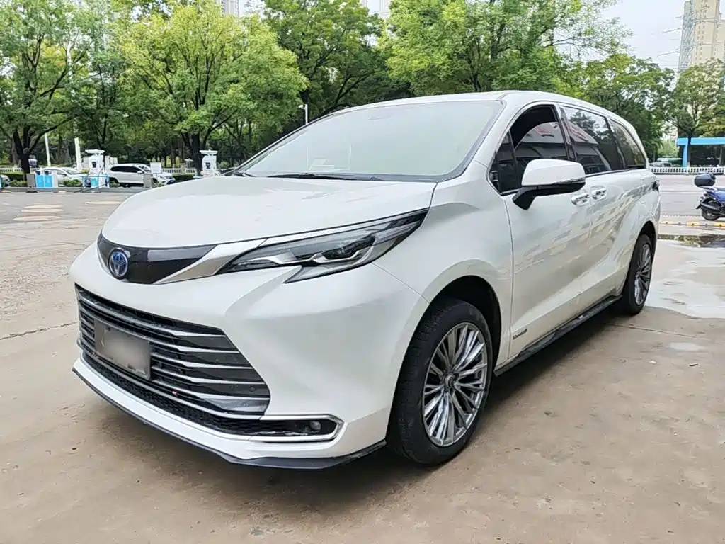 Toyota Sienna — миниатюра 2