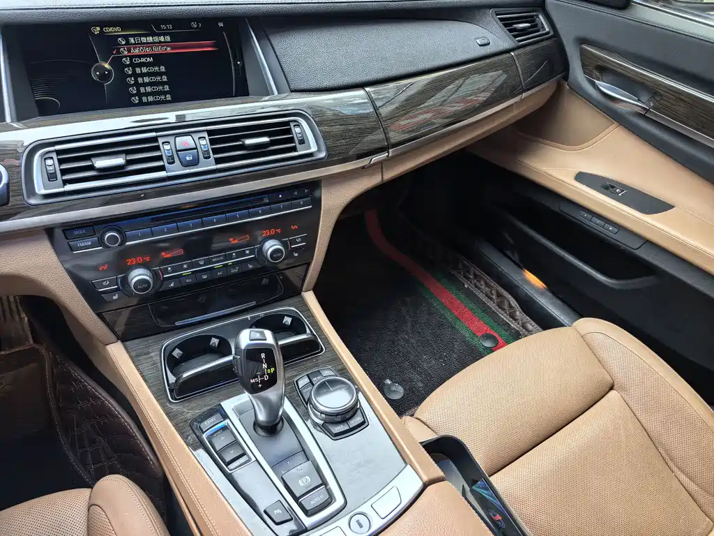 BMW 7 Series — миниатюра 6