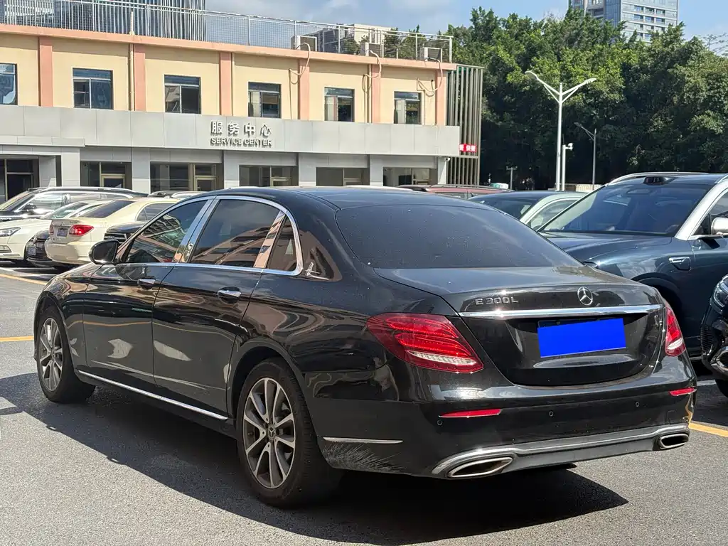 Mercedes-Benz E-Class — миниатюра 6