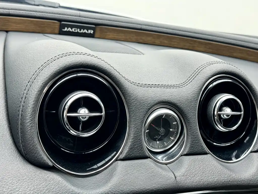Jaguar XJ — миниатюра 12