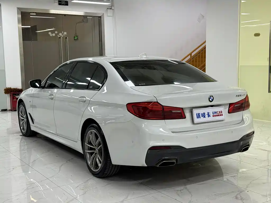 BMW 5 Series — миниатюра 4