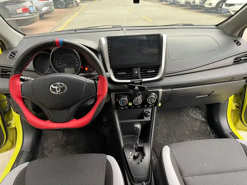 Toyota Yaris L — миниатюра 9