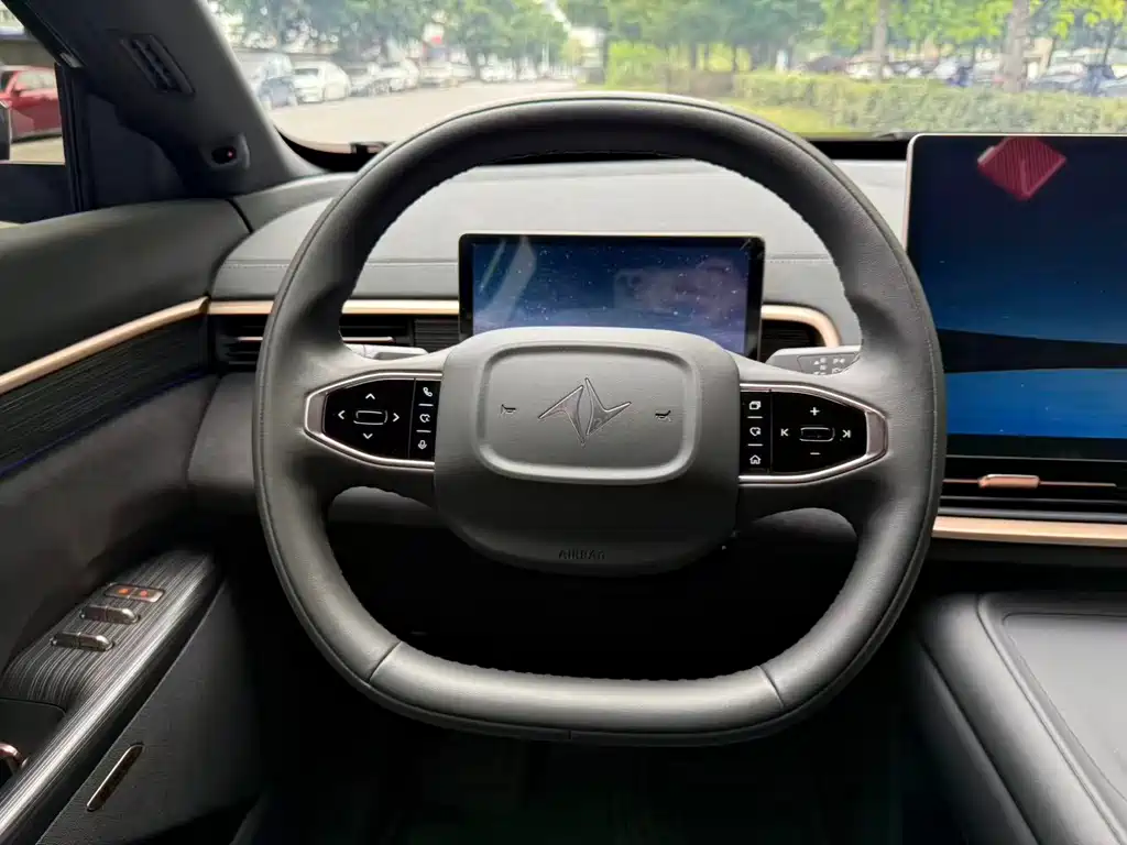 Dongfeng eπ008 2025 210Max 6 мест