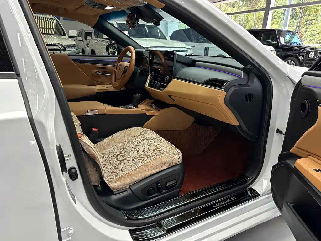 Lexus ES — миниатюра 11
