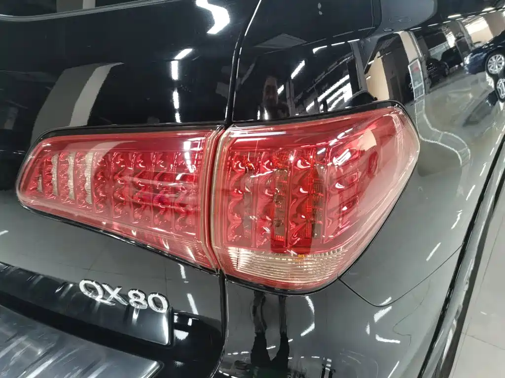 Infiniti QX80 2013 5.6L 4WD
