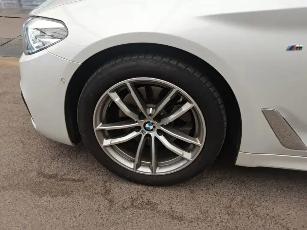 BMW 5 Series — миниатюра 23