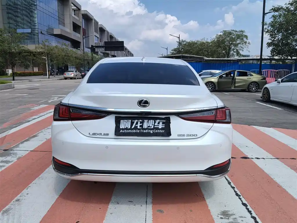 Lexus ES — миниатюра 9