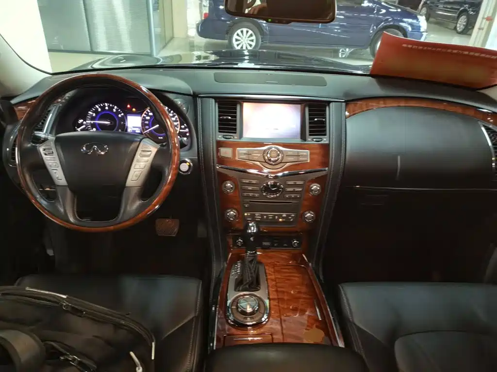 Infiniti QX80 2013 5.6L 4WD