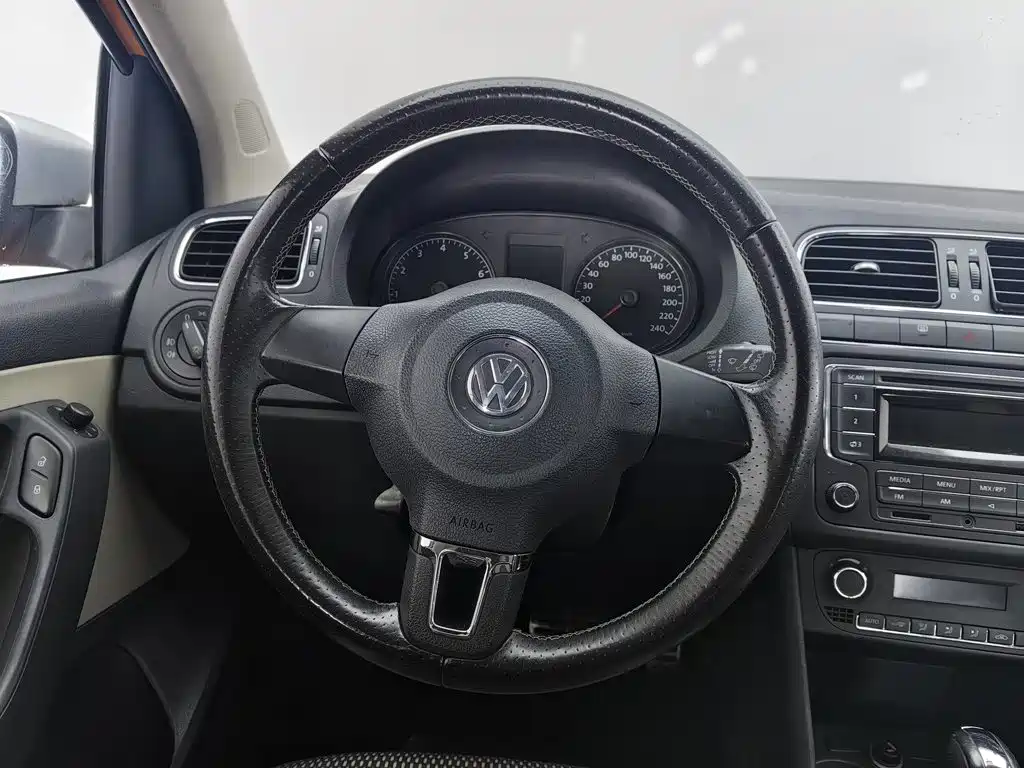 Volkswagen Polo — миниатюра 11
