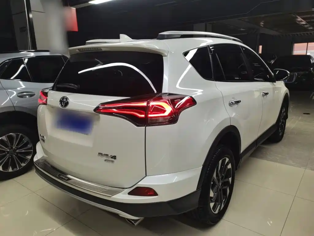 Toyota RAV4 — миниатюра 5