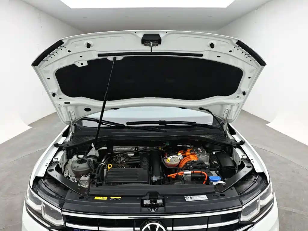 Volkswagen Tiguan L PHEV — миниатюра 17