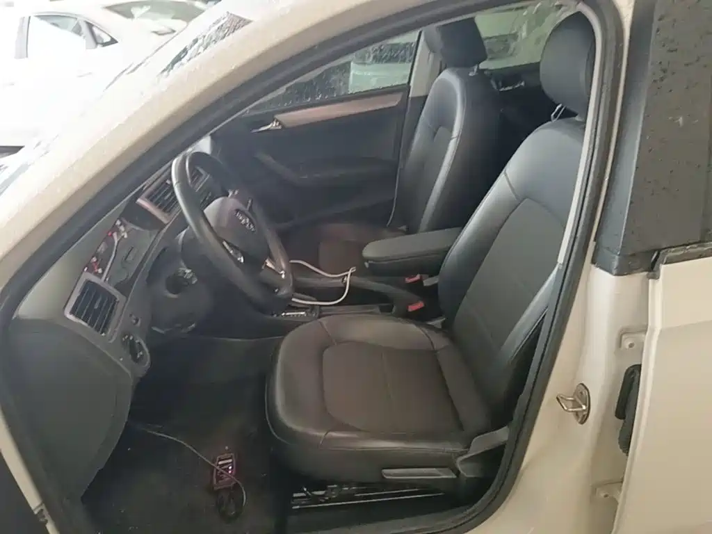 Skoda Rapid Spaceback — миниатюра 15