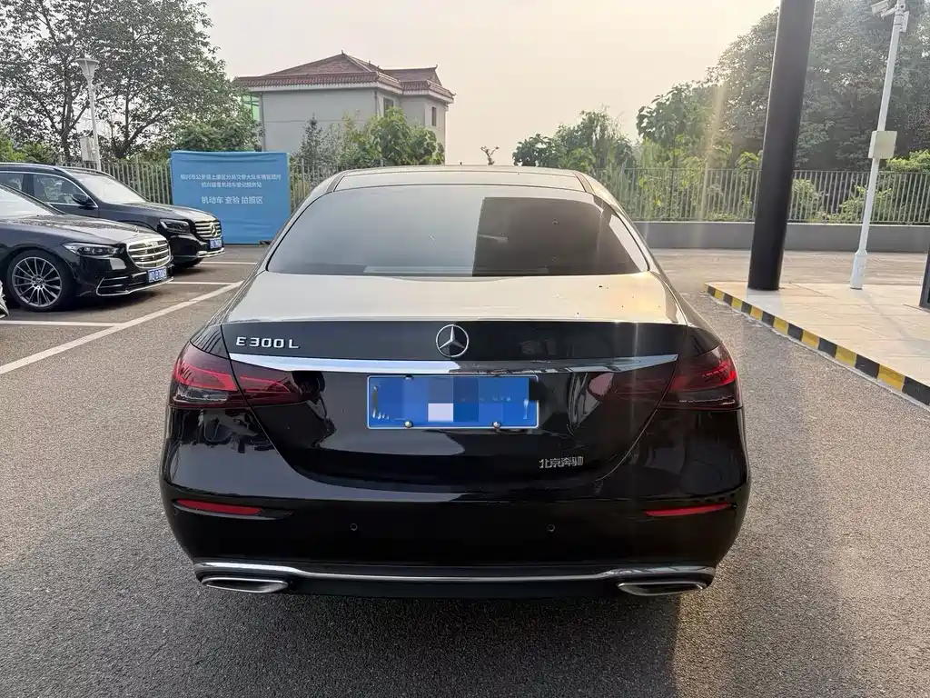 Mercedes-Benz E-Class — миниатюра 2