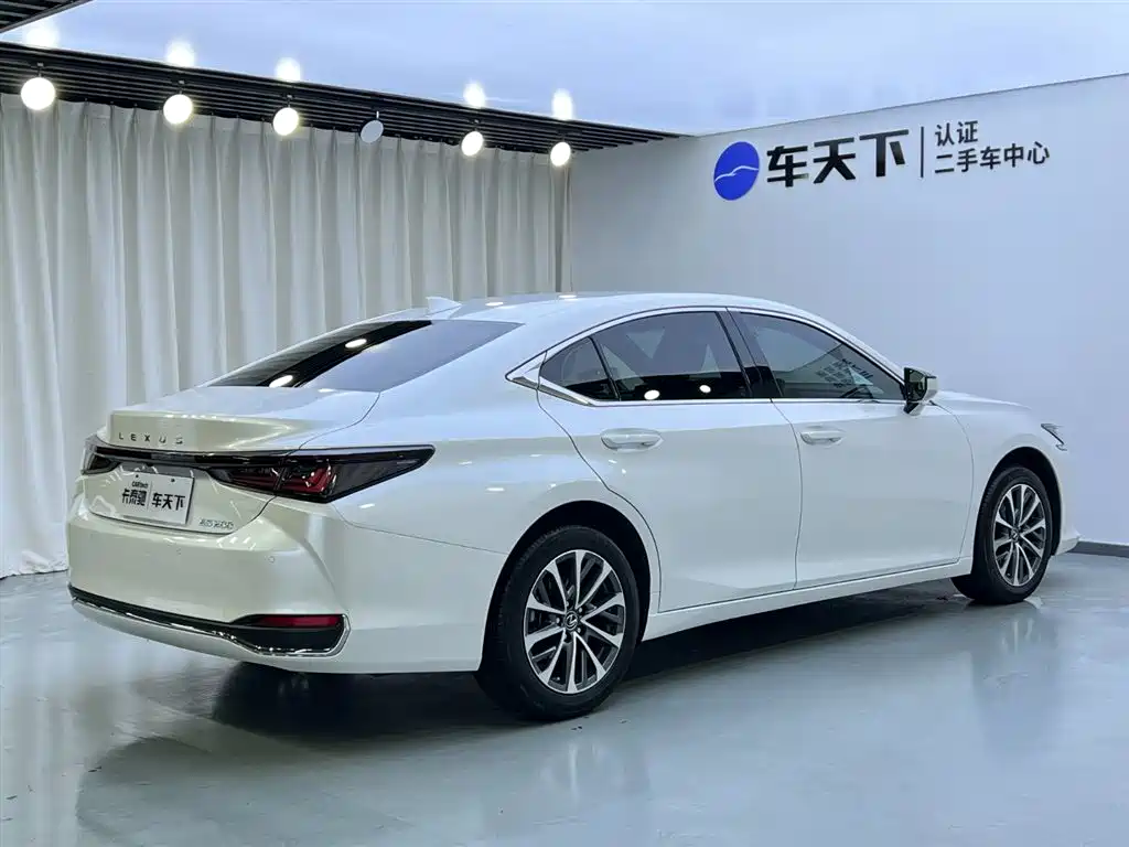 Lexus ES 2025 200 Premium