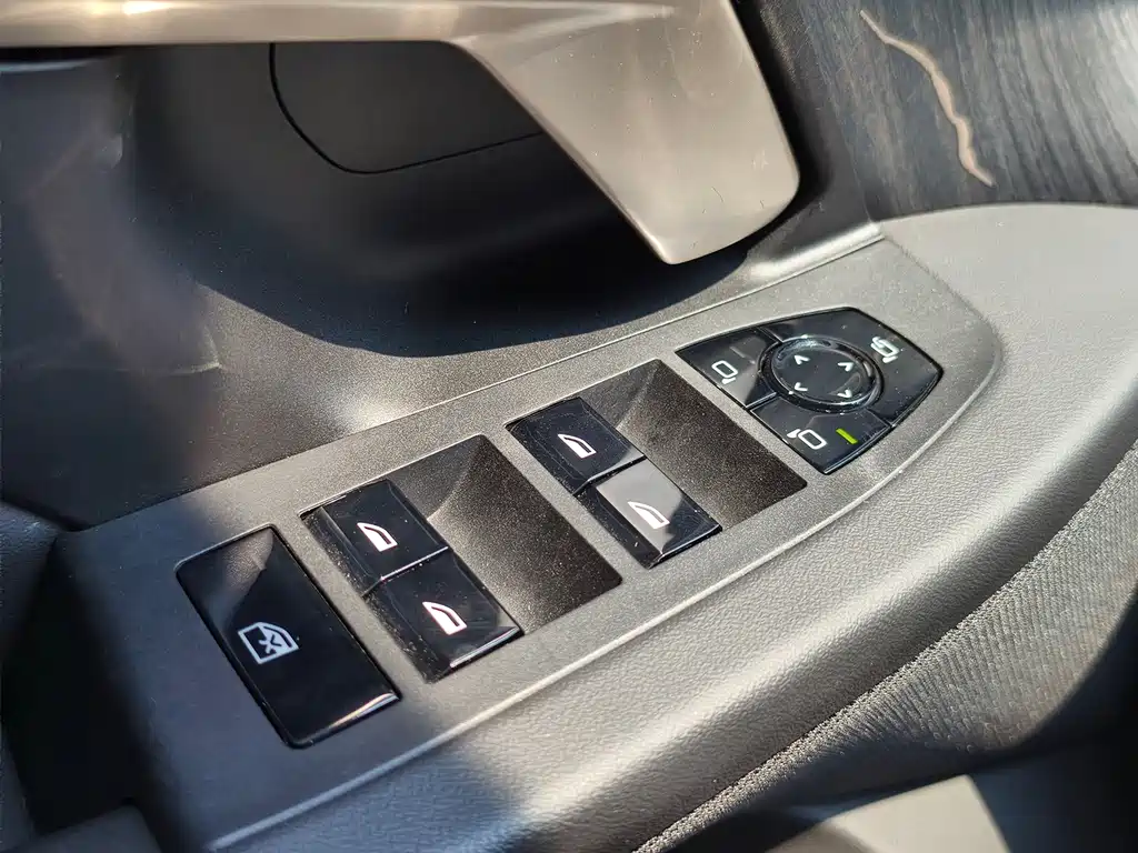 BMW 5 Series — миниатюра 31