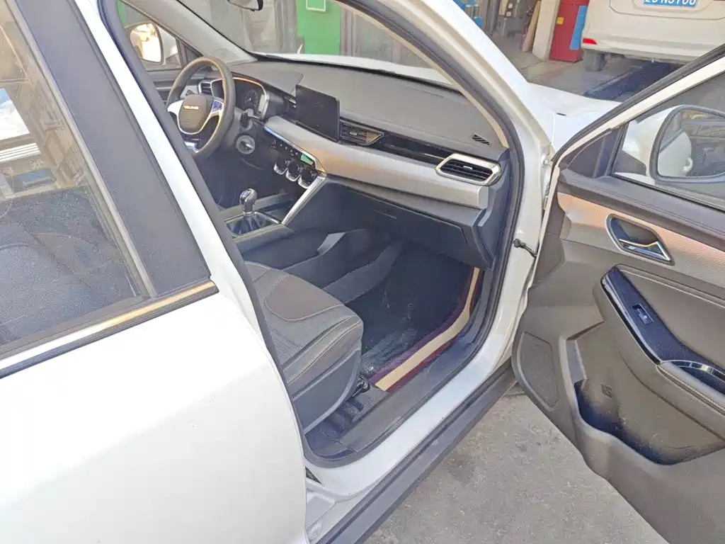BAIC X3 — миниатюра 18