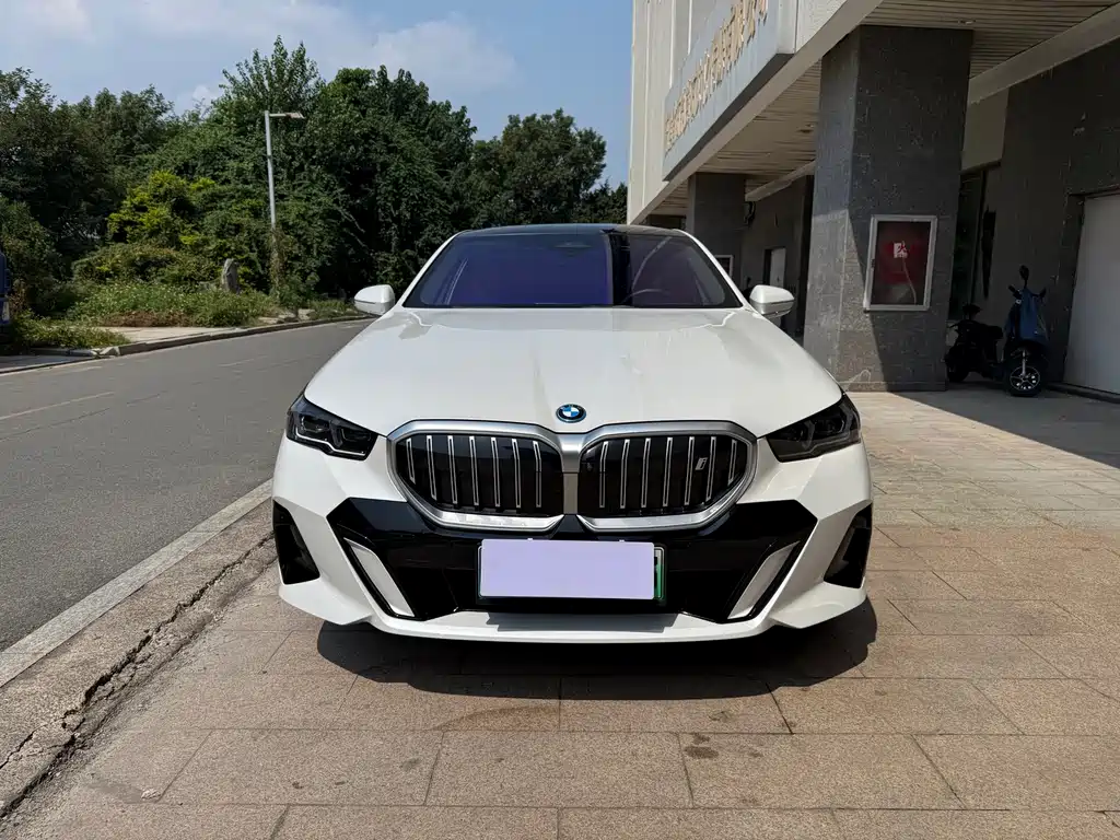 BMW i5 — миниатюра 2
