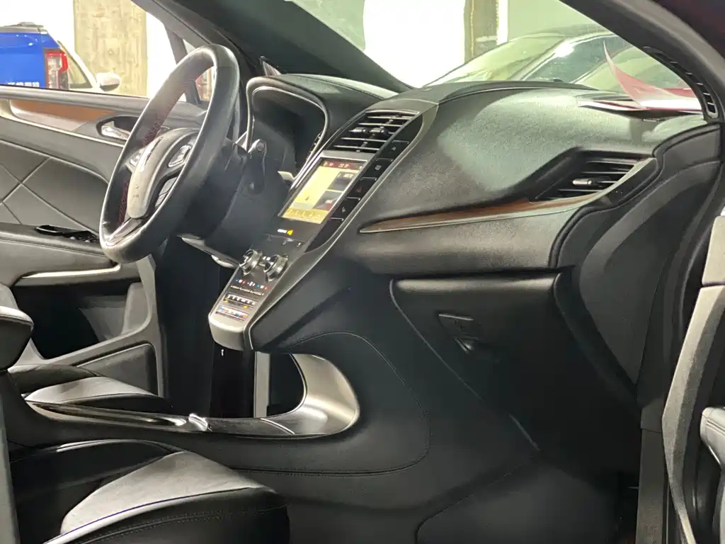 Lincoln MKC — миниатюра 4