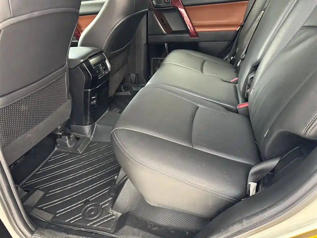 Toyota Land Cruiser Prado 2016 2.7L AT Standard