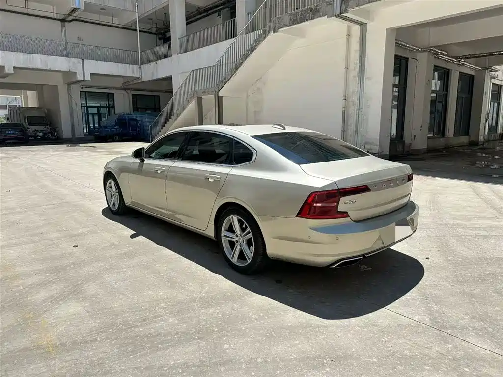 Volvo S90 2018 T4