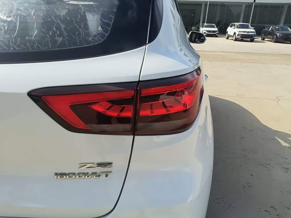 MG MG ZS 1.5 л 2022 г. Белый, пробег 42900 км
