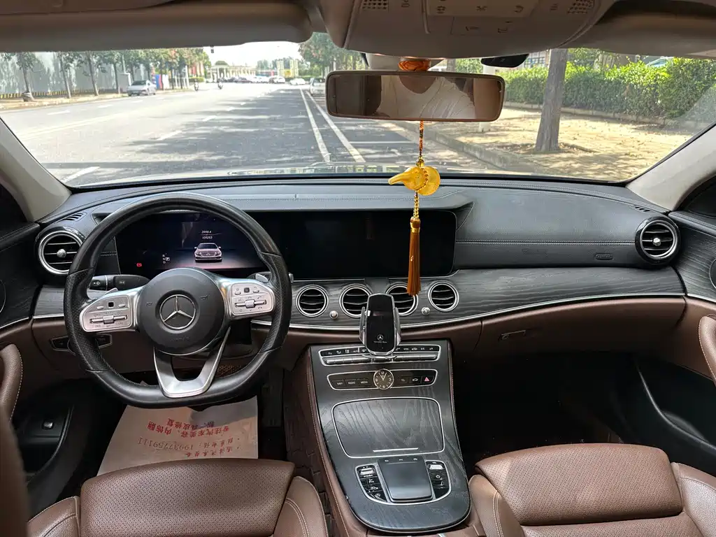 Mercedes-Benz E-Class — миниатюра 6