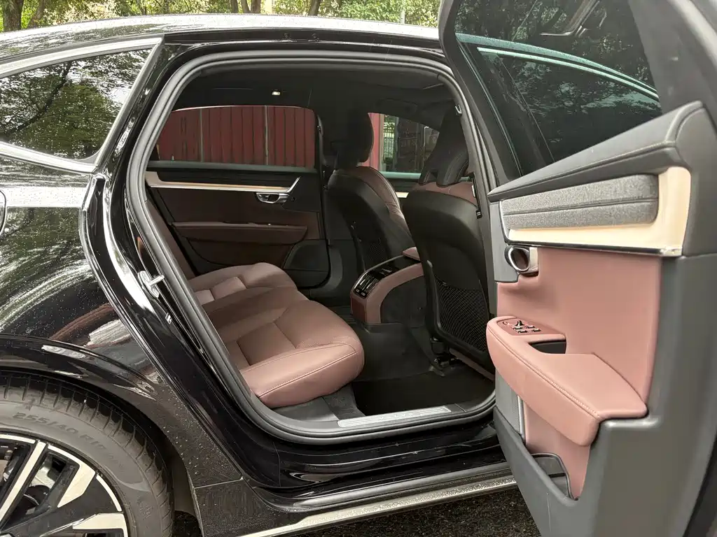 Volvo S90 2024 B5 Luxury