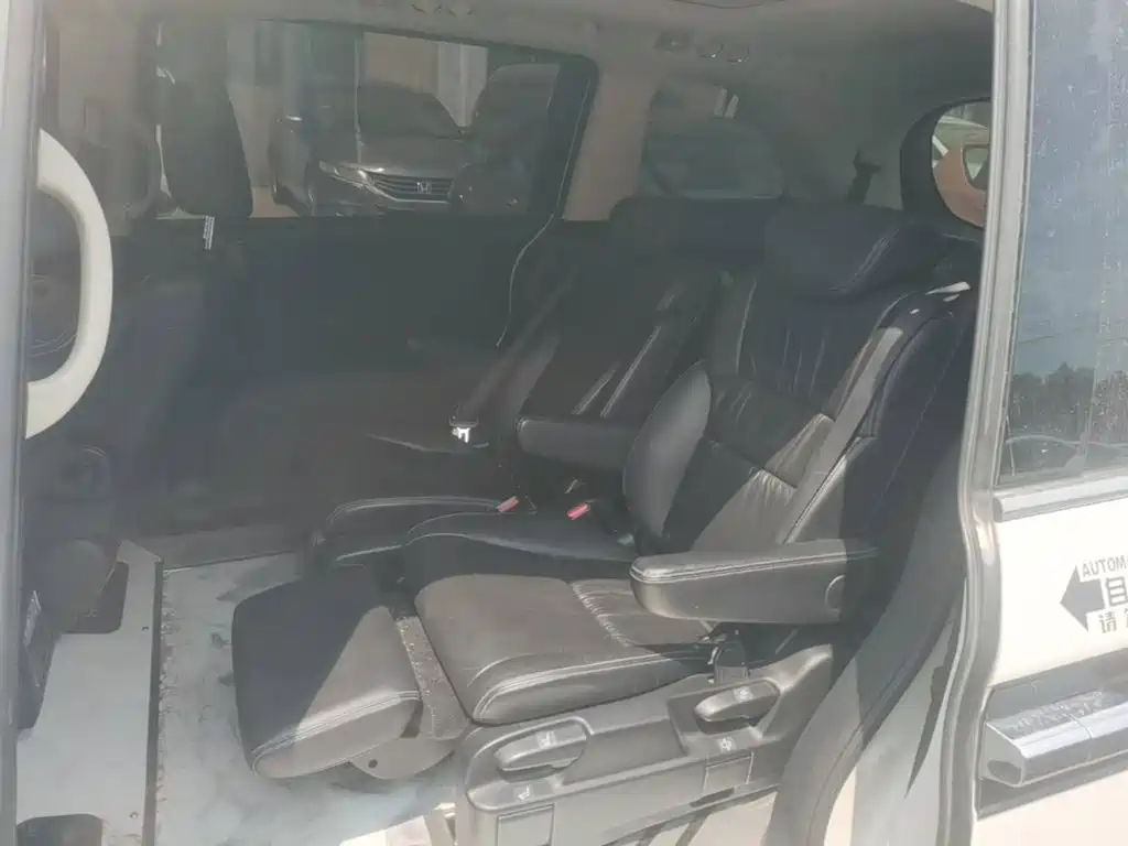 Honda Elysion — миниатюра 17