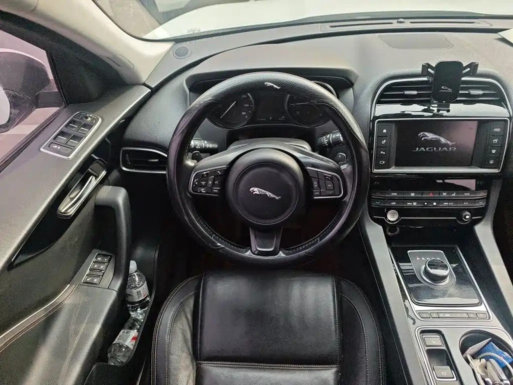 Jaguar F-PACE — миниатюра 6