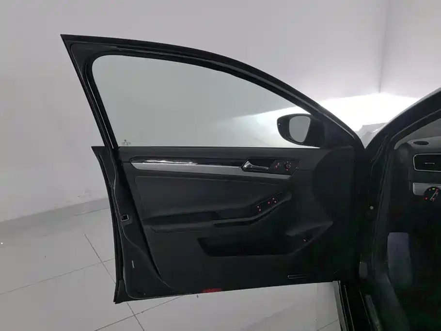Volkswagen Sagitar — миниатюра 7