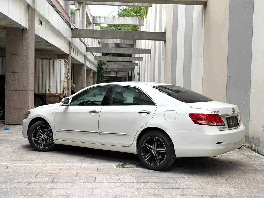 Toyota Camry — миниатюра 9