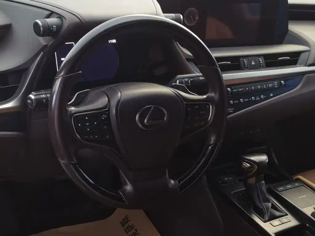 Lexus ES — миниатюра 8