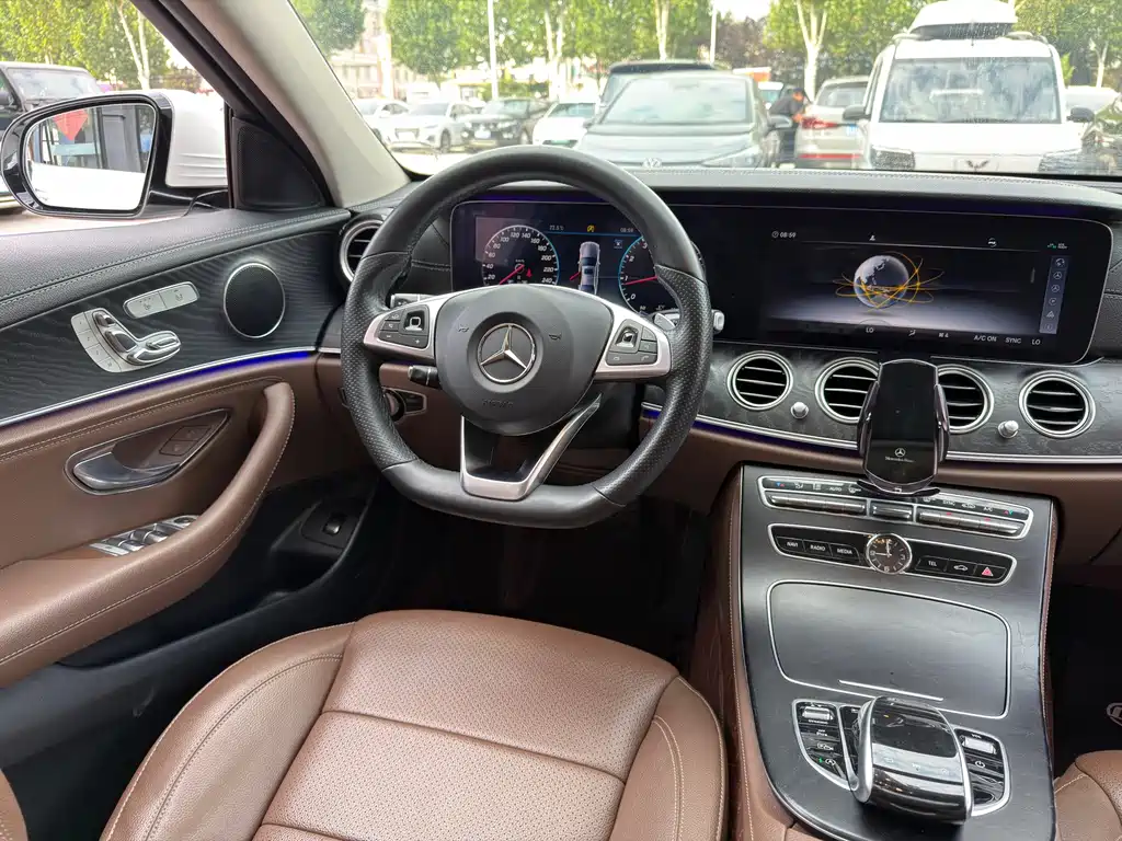 Mercedes-Benz E-Class — миниатюра 11