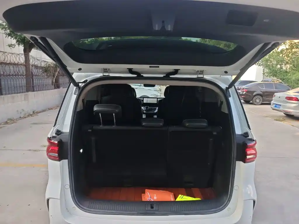 Roewe iMAX8 — миниатюра 19